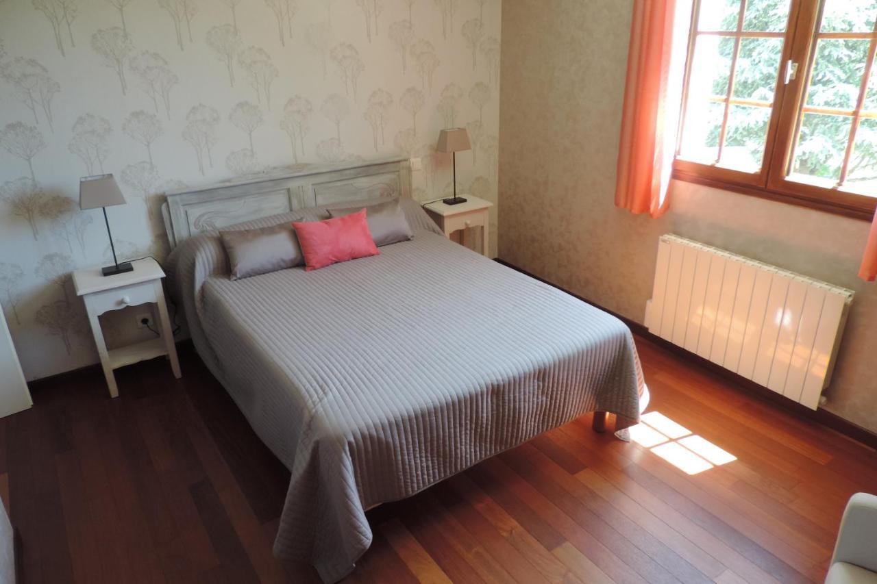 Bed and Breakfast Le Jardin Des Paons Issac Екстер'єр фото