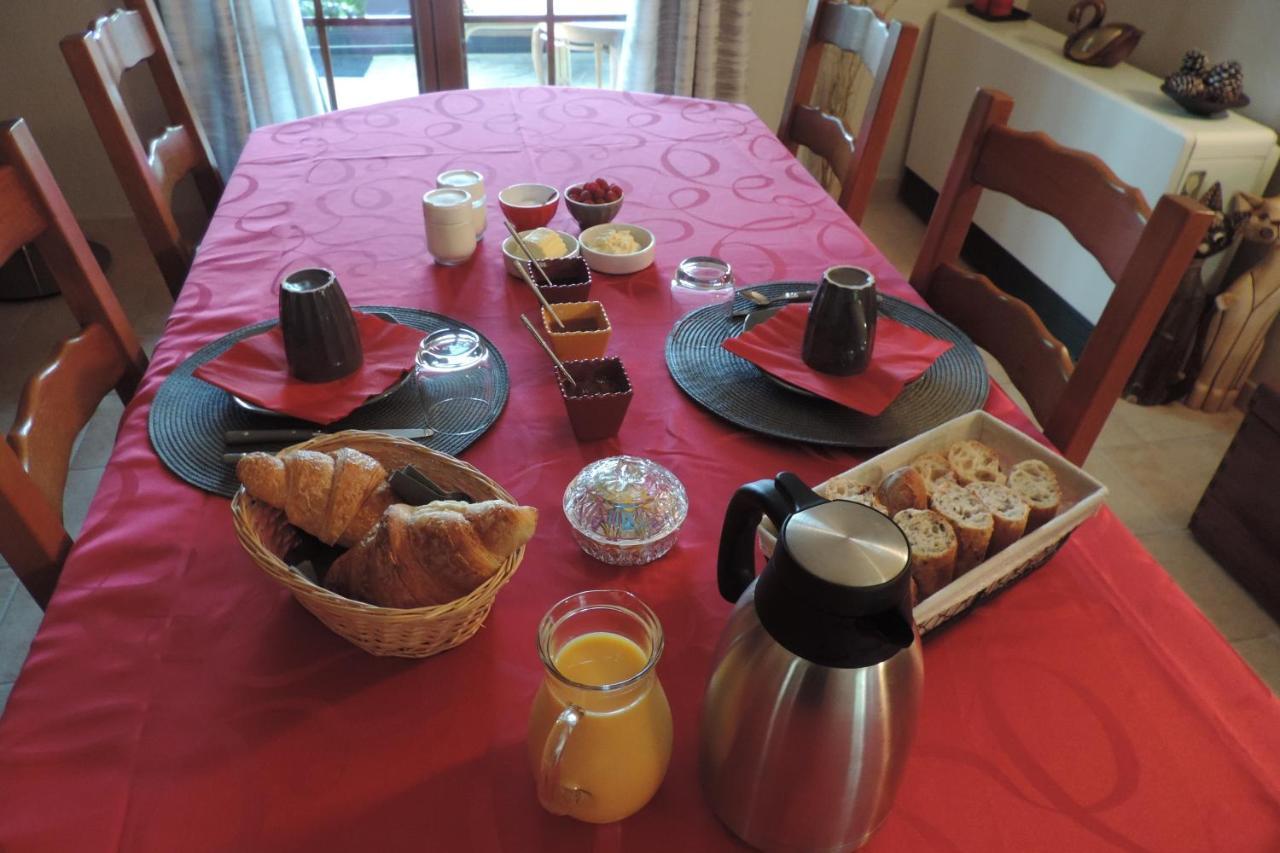 Bed and Breakfast Le Jardin Des Paons Issac Екстер'єр фото